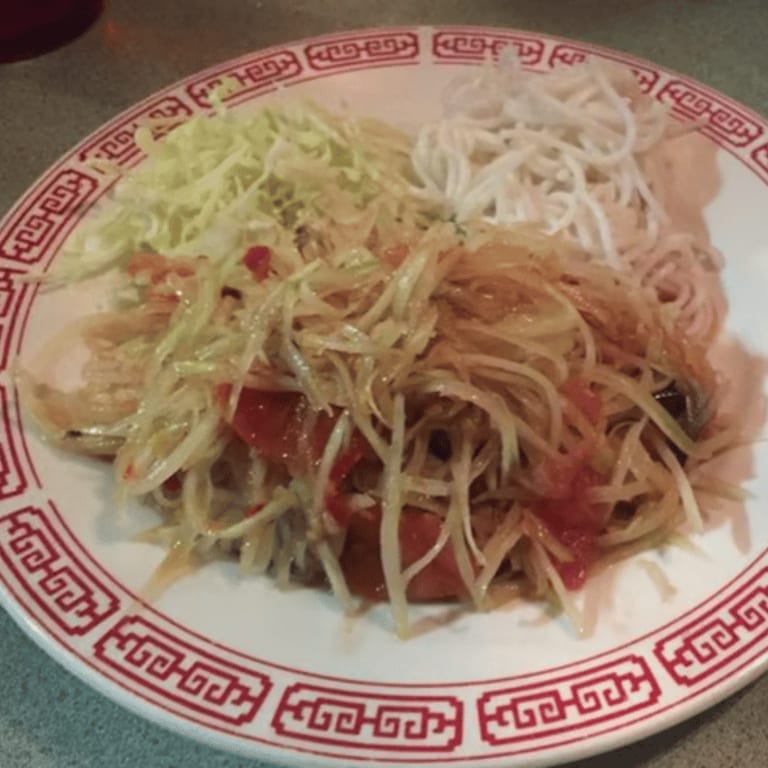 Zesty Papaya Salad: A Refreshing Asian Delight